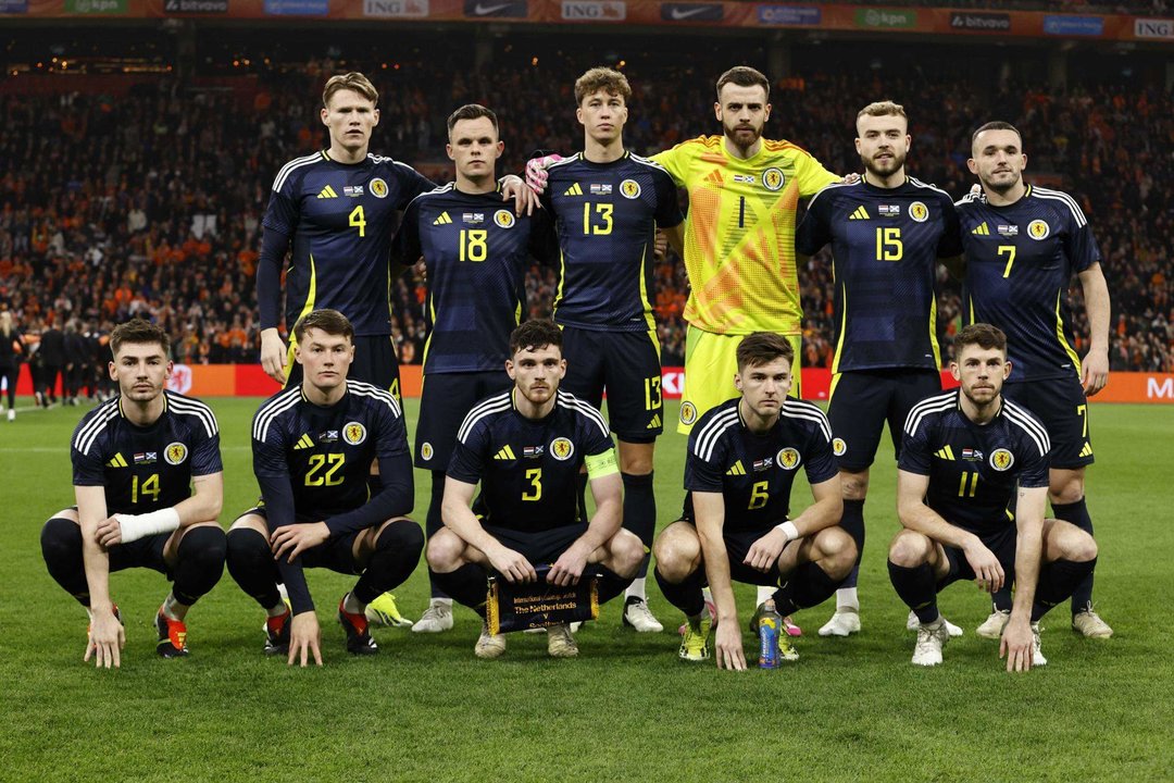 La selección escocesa de fútbol, en una foto de archivo: Fila superior de izquierda a derecha: Scott McTominay, Lawrence Shankland, Jack Hendry, Angus Gunn, Ryan Porteous and John McGinn. Fila inferior de izquierda a derecha: Billy Gilmour, Nathan Patterson, Andy Robertson, Kieran Tierney and Ryan Christie. EFE/EPA/MAURICE VAN STEEN