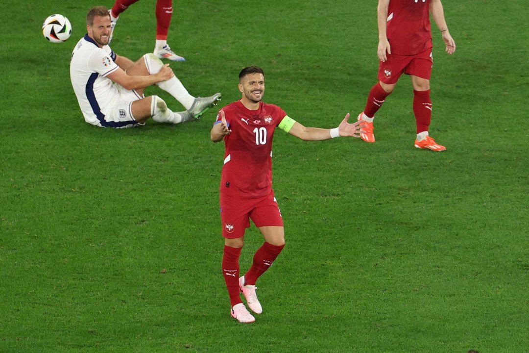 El jugador serbio Dusan Tadic durante el partido de la Eurocopa 2024 del grupo C entre Serbia e Inglaterra en Gelsenkirchen, Alemania. EFE/EPA/GEORGI LICOVSKI