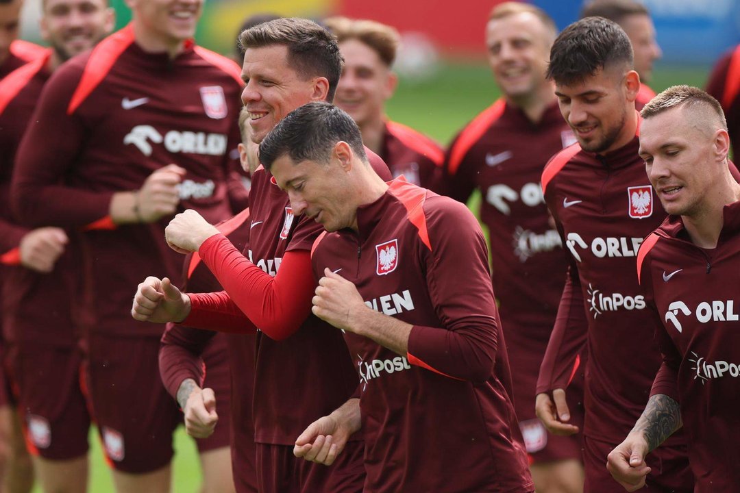 El jugador polaco Robert Lewandowski durante el entrenamiento de este miércoles. EFE/EPA/Leszek Szymanski