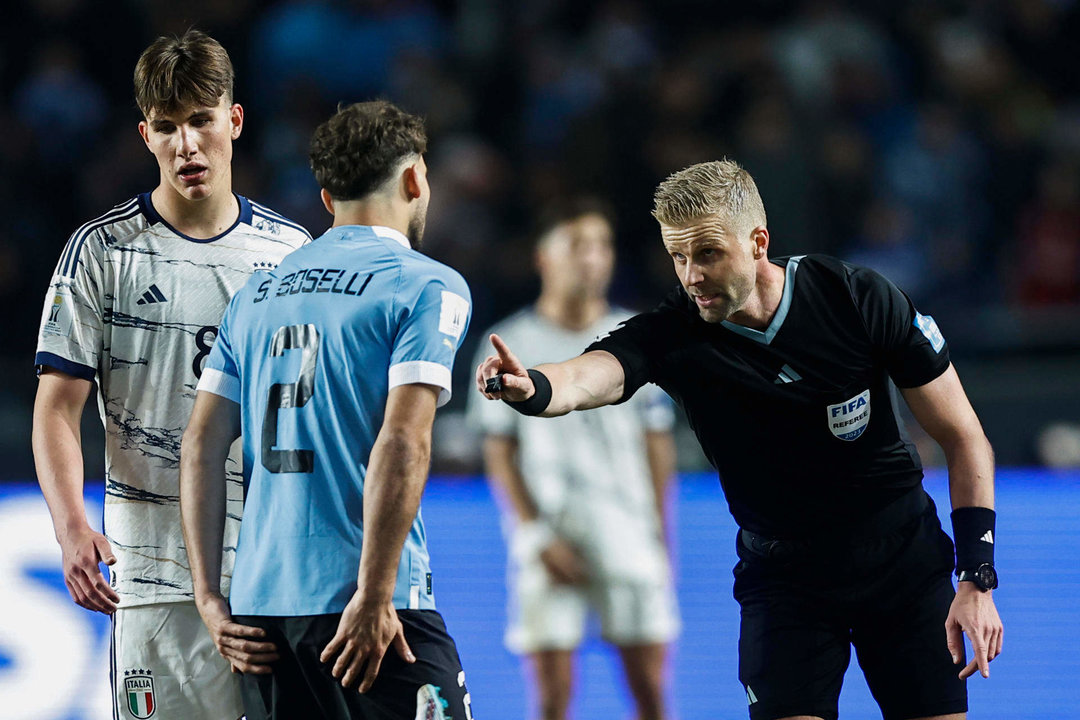 El arbitro sueco Glenn Nyberg, en un partido del Mndial sub-20 de 2023. EFE/ Juan Ignacio Roncoroni/Archivo