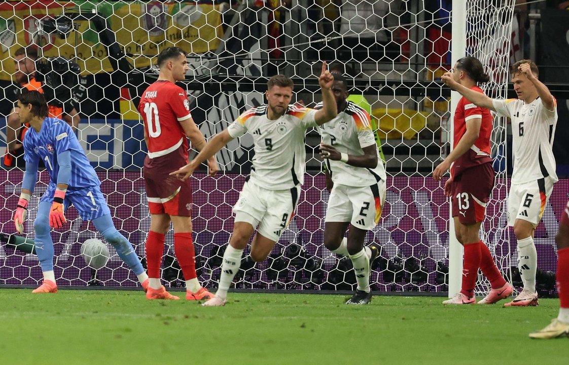 EL delantero alemán Niclas Füllkrug (c) celebra el 1-1 durante el partido del grupo A que han jugado Suiza y Alemania en Fránkfort, Alemania. EFE/EPA/FRIEDEMANN VOGEL