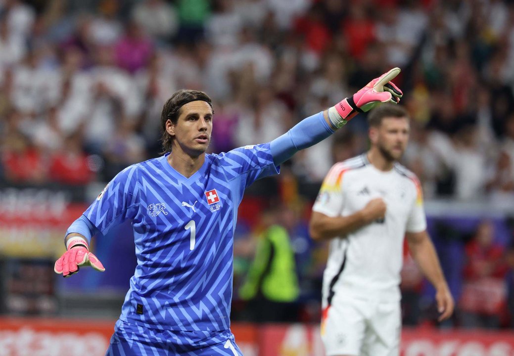 El meta suizo Yann Sommer, durante el partido del grupo A que han jugado Suiza y Alemania en Fránkfort, AlemaniaEFE/EPA/CHRISTOPHER NEUNDORF