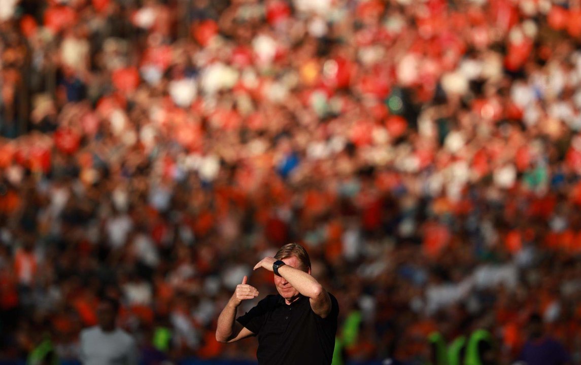 El entrenador Ronald Koeman durante el partido del grupo D en Berlín. EFE/EPA/CLEMENS BILAN