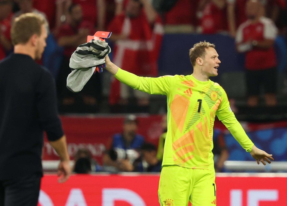 El portero alemán Neuer reacciona después de ganar el partido de octavos de la Eurocopa 2024 entre su selección y Dinamarca. EFE/EPA/FRIEDEMANN VOGEL