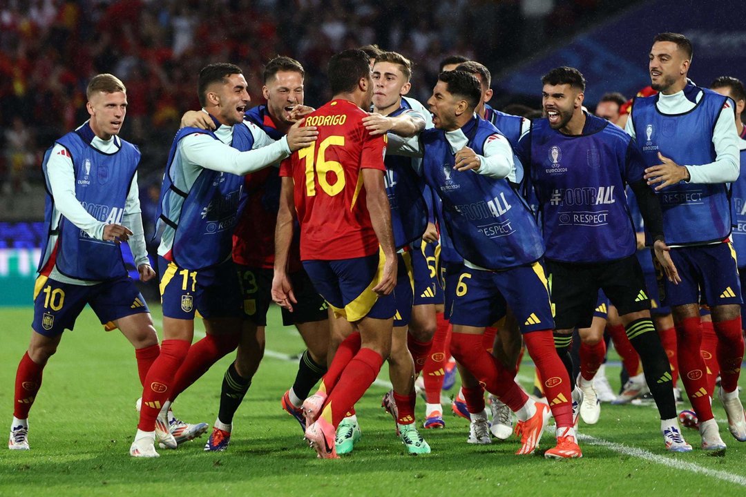 Rodri celebra el 1-1 ante Georgia en Colonia, Alemania. EFE/EPA/ANNA SZILAGYI