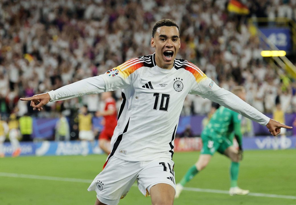 El alemán Jamal Musiala celebra su gol frente a Dinamarca, en una foto de archivo. EFE/EPA/RONALD WITTEK