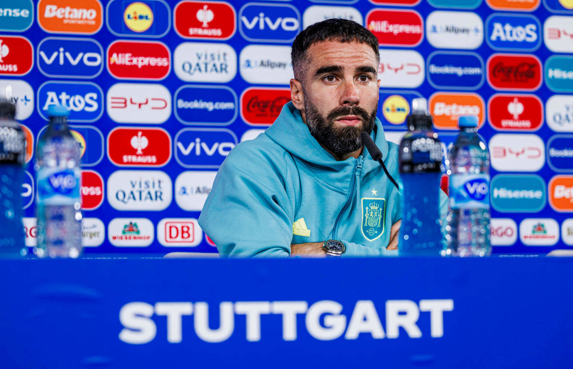 El defensa de la selección española Dani Carvajal durante la rueda de prensa en la víspera del partido de cuartos de final de la Eurocopa de fútbol ante Alemania, este jueves en Donaueschingen. EFE/ RFEF SOLO USO EDITORIAL, SOLO DISPONIBLE PARA ILUSTRAR LA NOTICIA QUE ACOMPAÑA (CRÉDITO OBLIGATORIO)