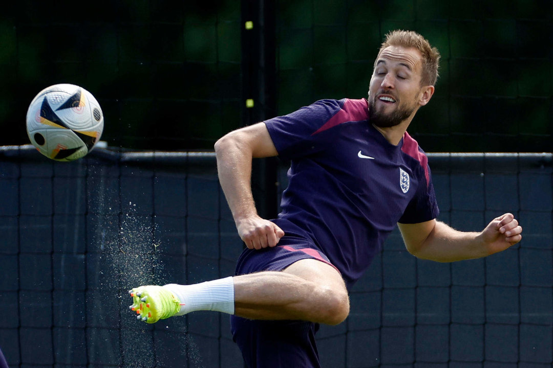 El jugador de la selección de Inglaterra Harry Kane, durante el entrenamiento del equipo inglés este sábado en el Blankenhain (Alemania). EFE/Alberto Estévez