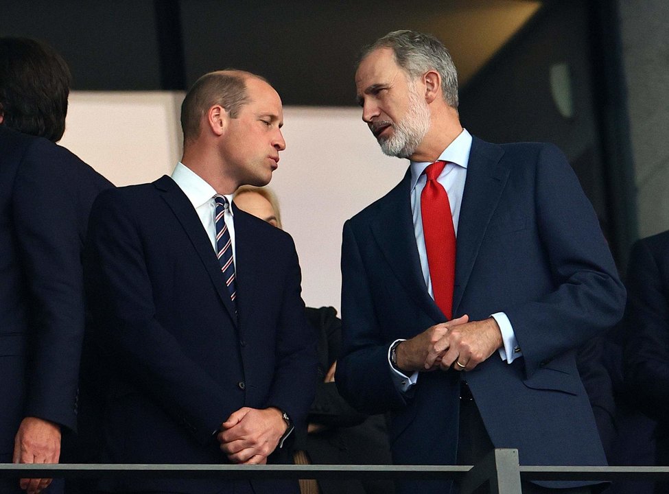 William, Príncipe de Gales, y el rey de España Felipe VI antes del encuentro correspondiente a la final de la Eurocopa que disputaron Inglaterra en el Estadio Olímpico de Berlín. EFE/EPA/FILIP SINGER